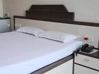 Hotel Madhuban Mahābaleshwar Extérieur photo